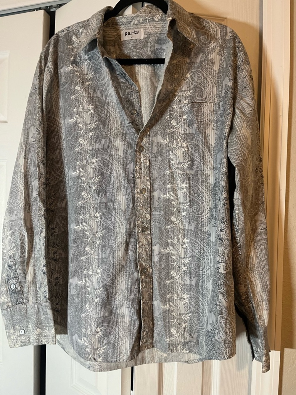 Parts mens Gray Paisley Button-Up Shirt size Large